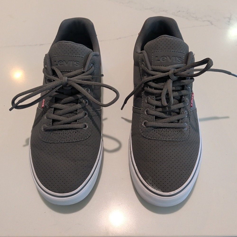 Levi's men sneaker Size 10 Grey
